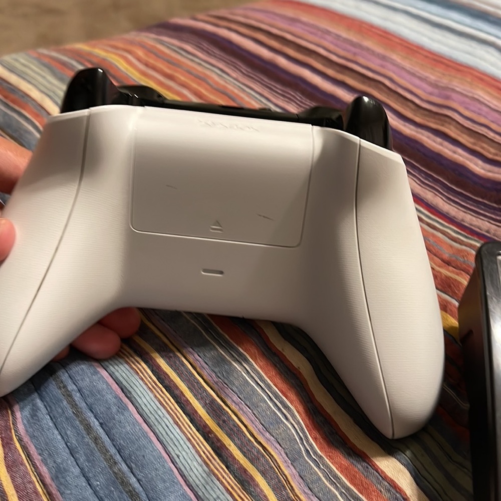 X Box One Controller - Picture 3 of 5